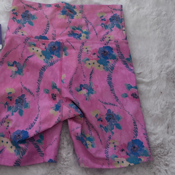 LoveShackFancy Beach Riot shorts - Picture 6 of 6